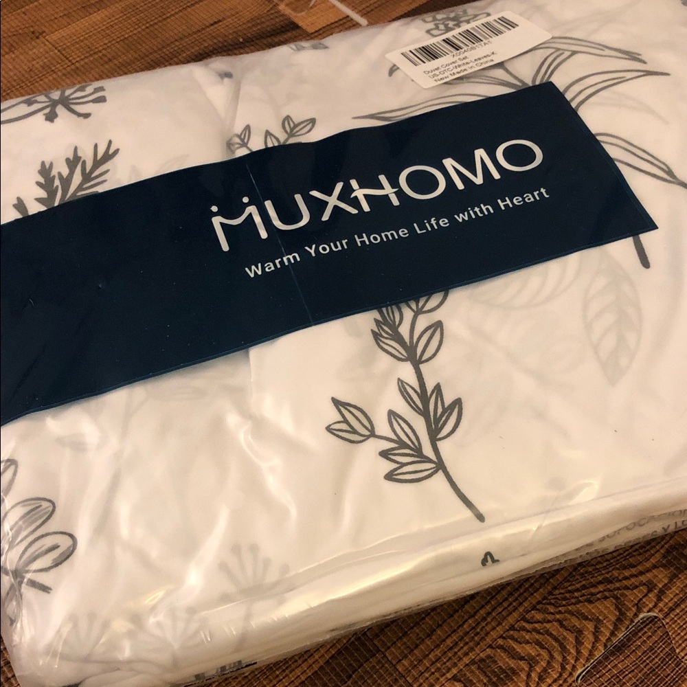 Amazon White and Gray Floral Duvet Cover Set